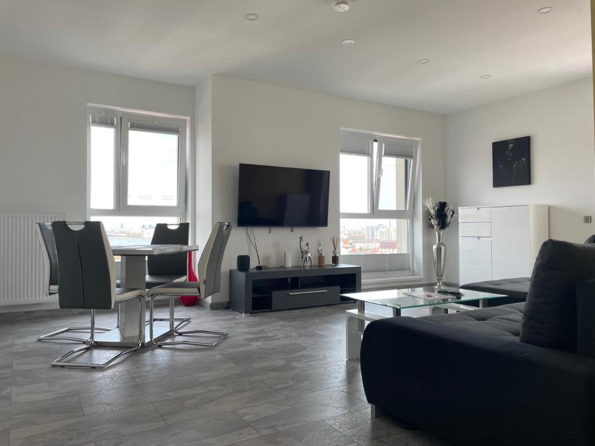 Marvelous 4 Penthouse Rooftop Terrace W14+w15 Apartment